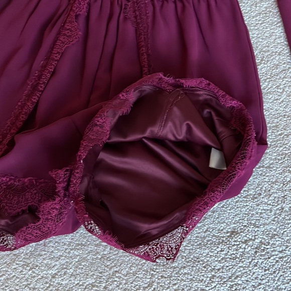 Tobi Romper Wine Color size Medium - Picture 9 of 11